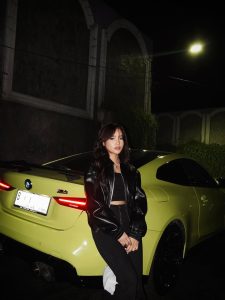 Fujianti Utami BMW M4 Competition Coupe 2023 tampilan depan mobil sport BMW