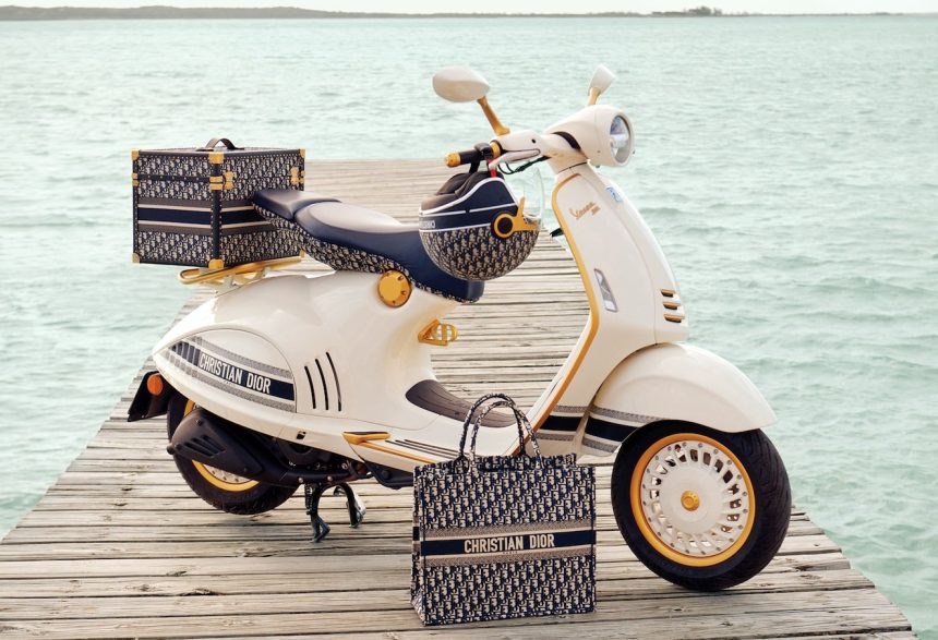 Illustrasi Gambar Vespa Dior Berwarna Putih