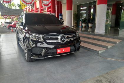 mobil dinas transportasi massal