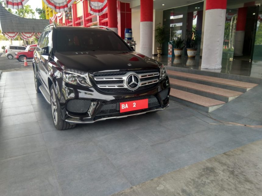 mobil dinas transportasi massal