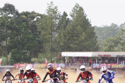 Aksi Diva Ismayana saat sesi kualifikasi Kejurnas Motocross Putaran 1 di Banten