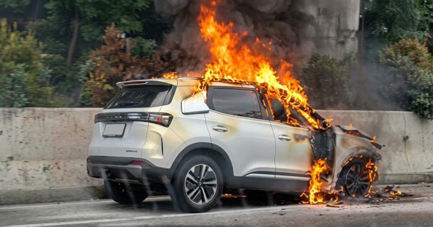 Mobil terbakar di tol Viral di sosial media