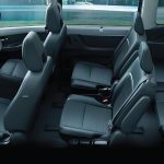 Interior kabin luas Nissan Serena e-POWER dengan jok mewah baris kedua